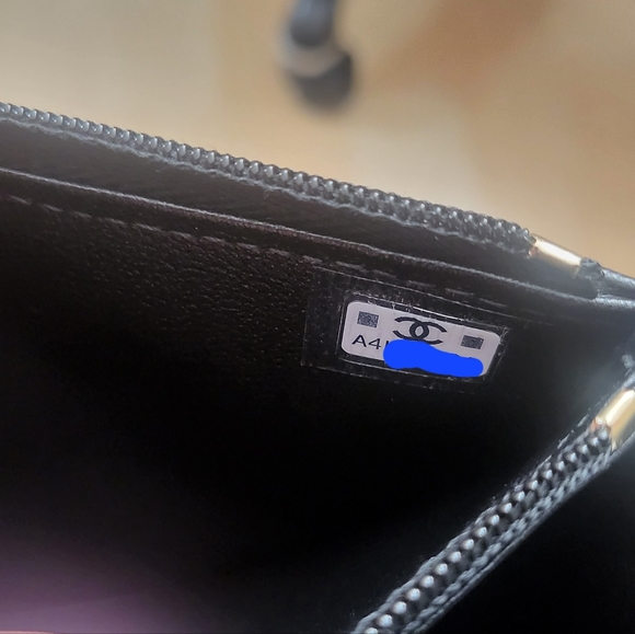 Brand new 2023 authentic Chanel flap phone holder with chain with top handle - Picture 2 of 15